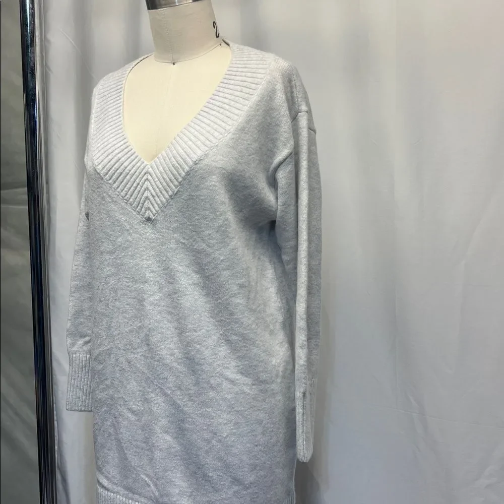 HOLLISTER - Sweater Dress - Picture 2 of 10